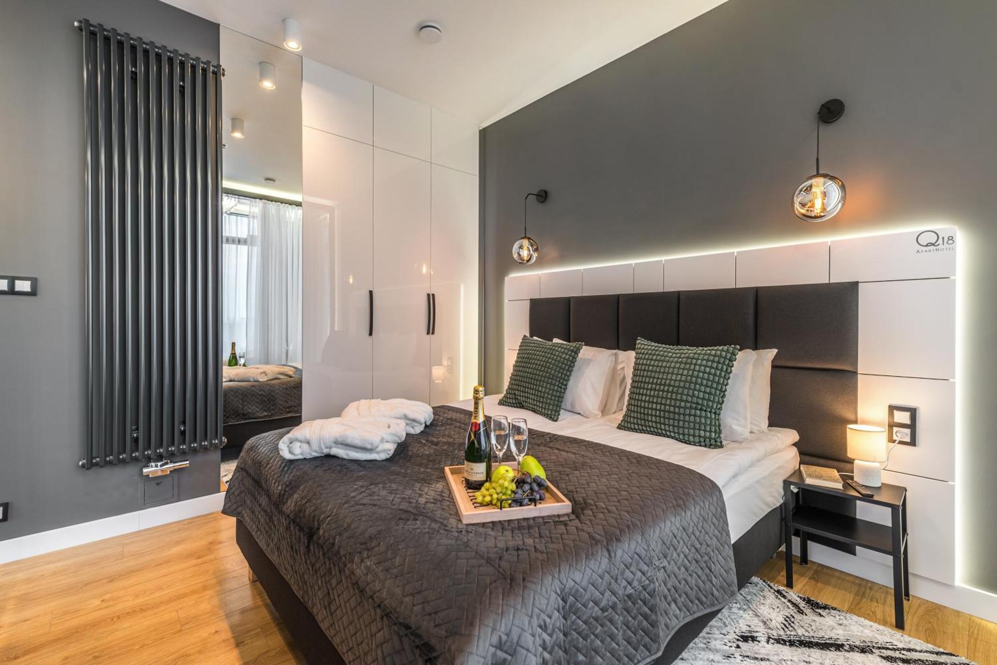 Q18 Aparthotel Быдгощ Экстерьер фото